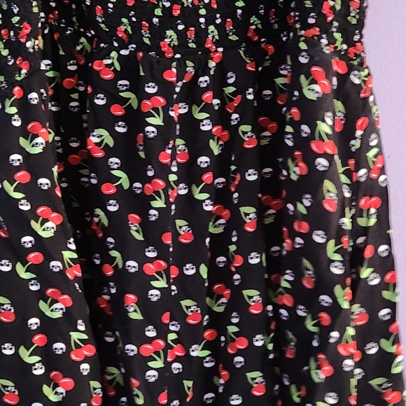 Hot topic skulls and cherry's dress size 2 plus size - Picture 3 of 4